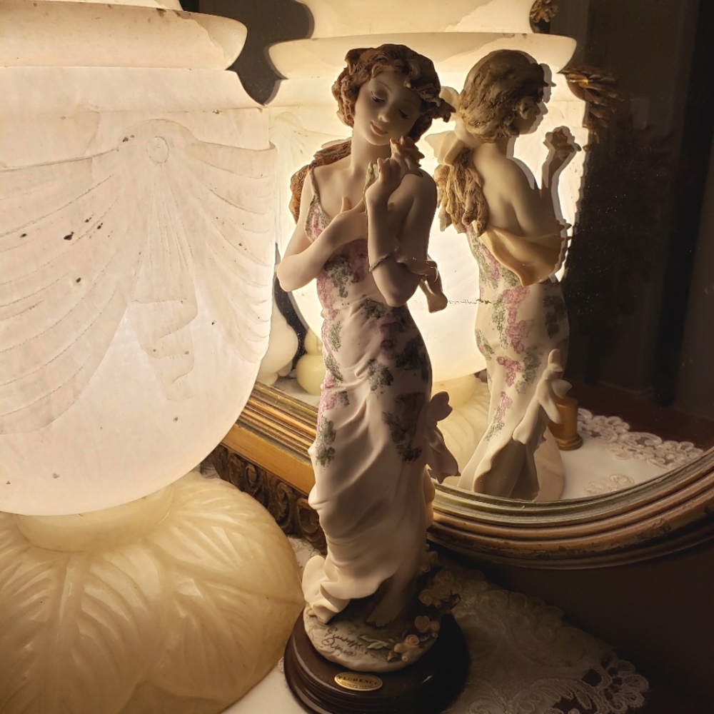 Giuseppe Armani 1996 special event "Rosa" figurine.
